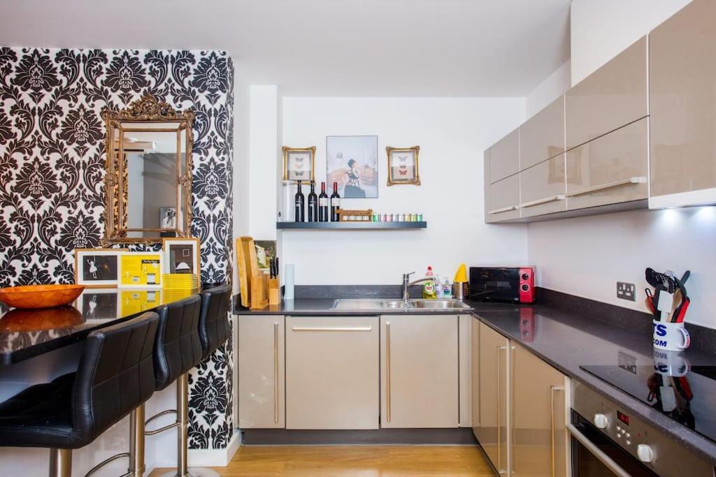Unique & Welcoming 2Bd Flat In Limehouse Apartamento Londres Exterior foto