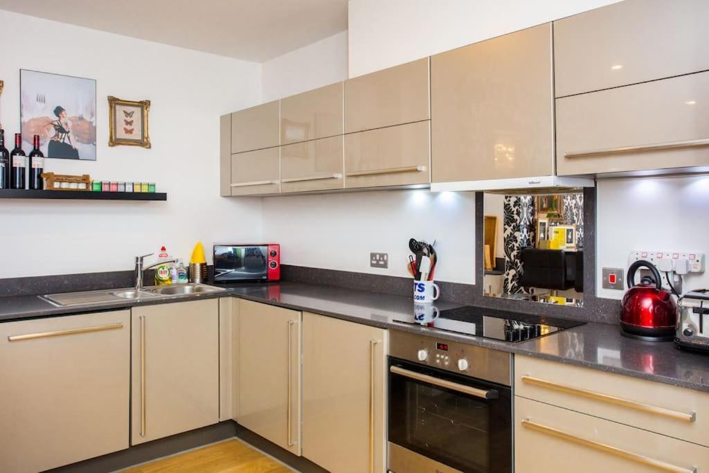 Unique & Welcoming 2Bd Flat In Limehouse Apartamento Londres Exterior foto